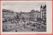 Brno - Náměstí Viktoria - lidé, tramvaje , auta, koleje