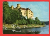Orlík - pohled na zámek s řekou a loďkou