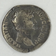 Řím císařství - Denár - Hadrianus 117-138, Stojící alexandria