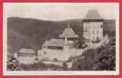 Hrad Karlštejn - pohled na hrad a hradby